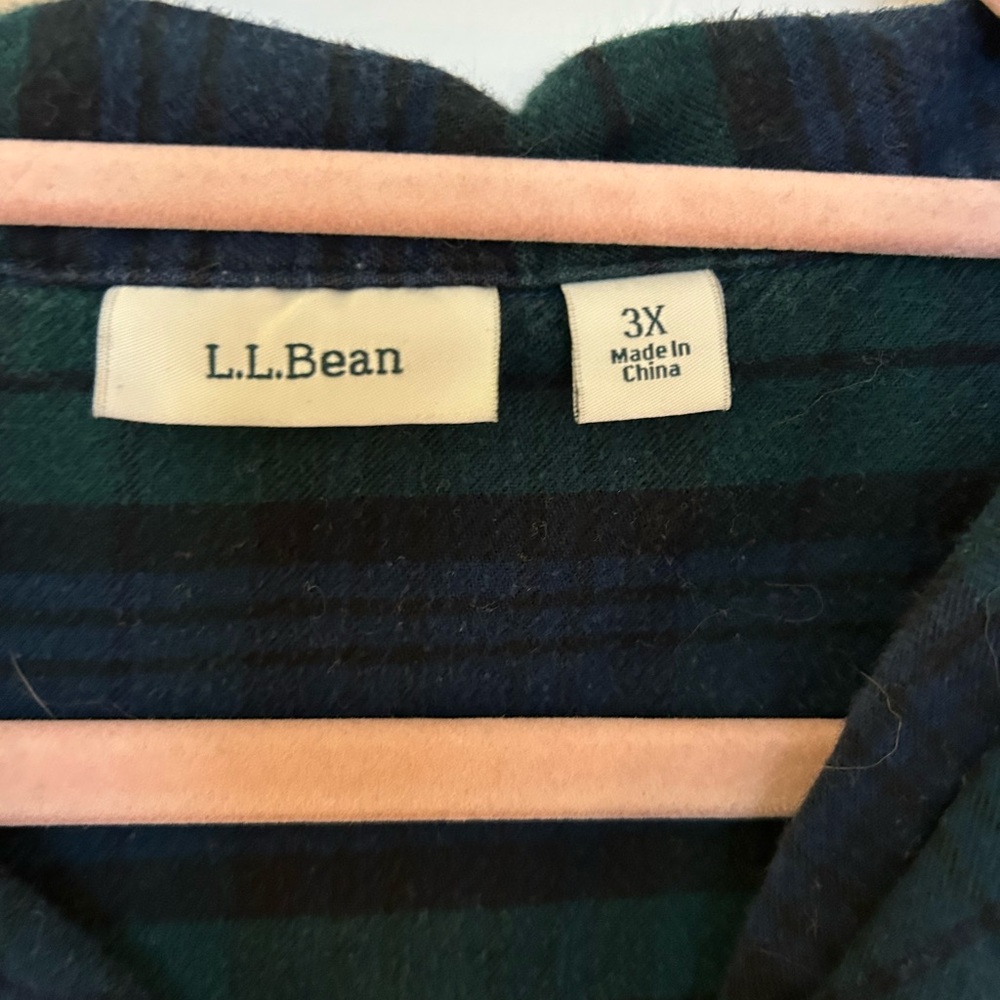 Vintage L.L. Bean Men's Navy and Green Plaid Shirt - Picture 2 of 4